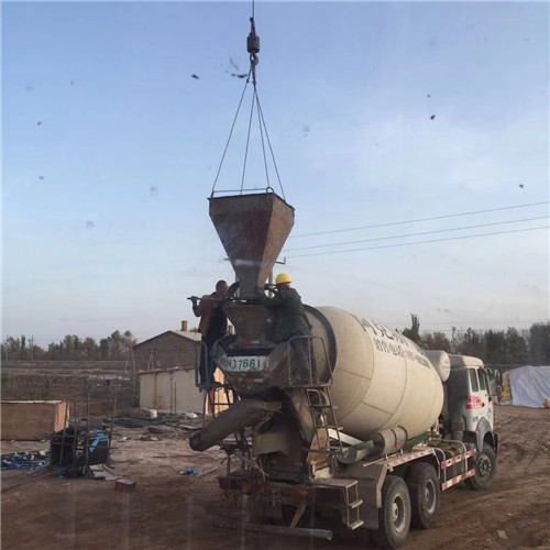 乳源“精准瞄准”—— 吊车的 “定位导航” 技术