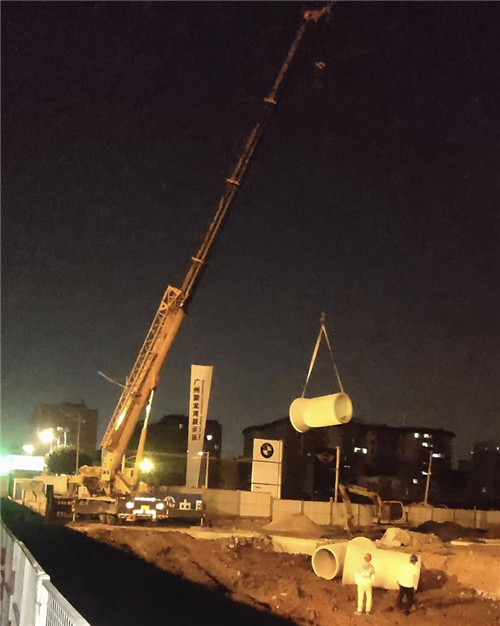 乳源“弯臂矫正”—— 吊车的 “形变补偿” 技术