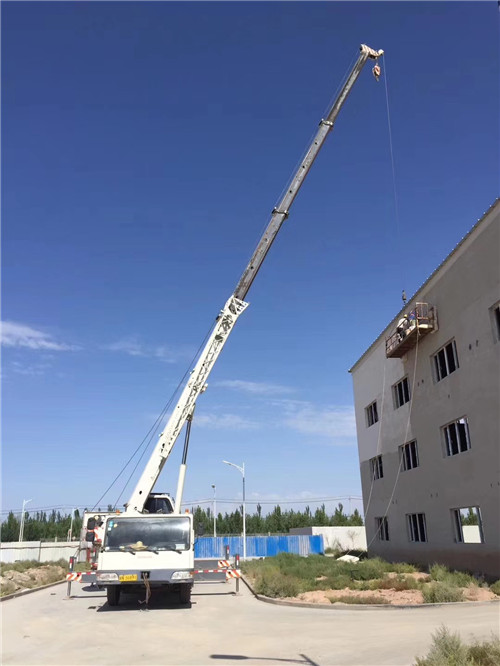 乳源“轻装强干”—— 吊车的 “轻量化臂架” 技术